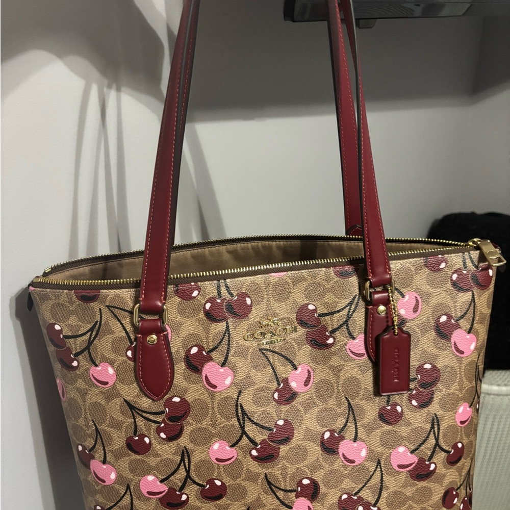 Coach Gallery Tote Bag in Signature Canvas with Cherry Print